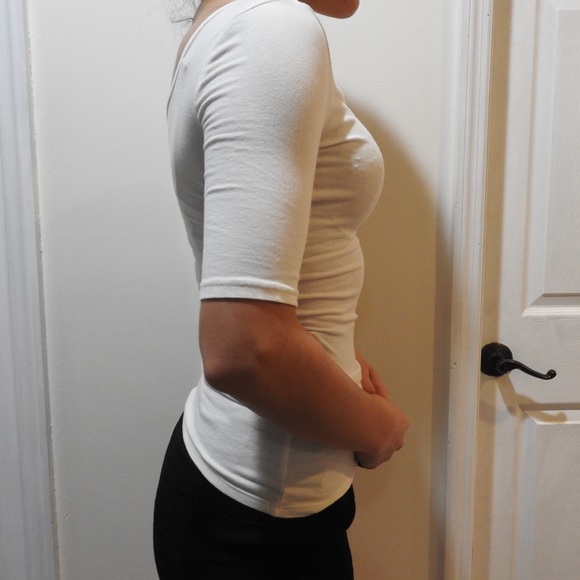 Low cut, white tee - Picture 2 of 4